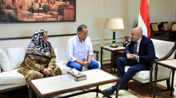 “كرامة مديري المدارس خط أحمر”.. وزير التعليم يُكرم نادر علي وصالحة أبو الفضل